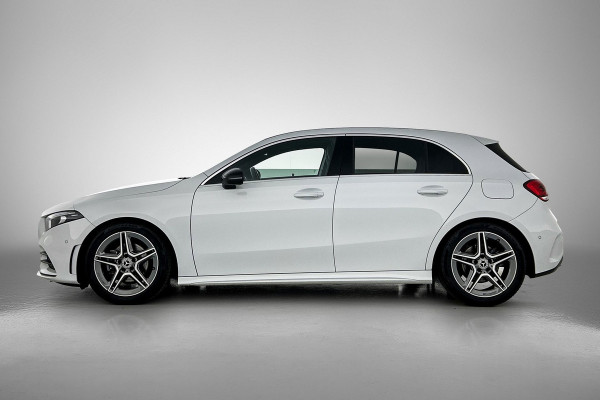 Mercedes-Benz A-Klasse 200 Business Solution AMG(NL-auto, Dealer onderhoud, Trekhaak, Navi, Camera, StoelV, Etc)