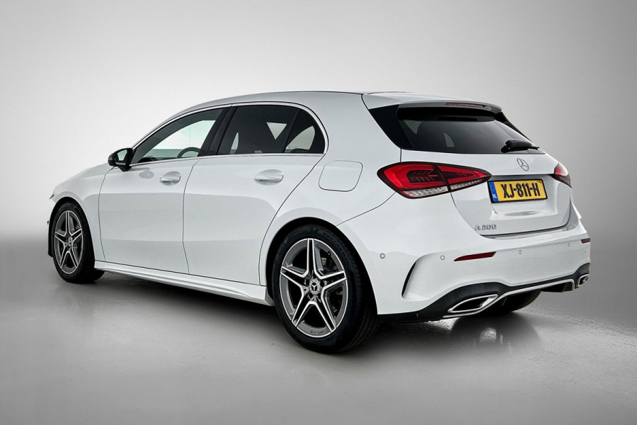 Mercedes-Benz A-Klasse 200 Business Solution AMG(NL-auto, Dealer onderhoud, Trekhaak, Navi, Camera, StoelV, Etc)