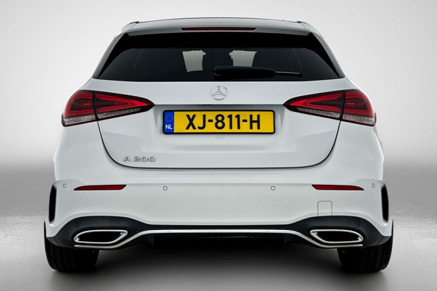 Mercedes-Benz A-Klasse 200 Business Solution AMG(NL-auto, Dealer onderhoud, Trekhaak, Navi, Camera, StoelV, Etc)