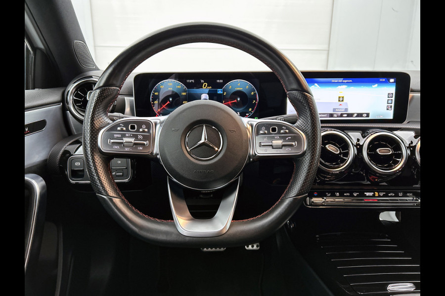 Mercedes-Benz A-Klasse 200 Business Solution AMG(NL-auto, Dealer onderhoud, Trekhaak, Navi, Camera, StoelV, Etc)
