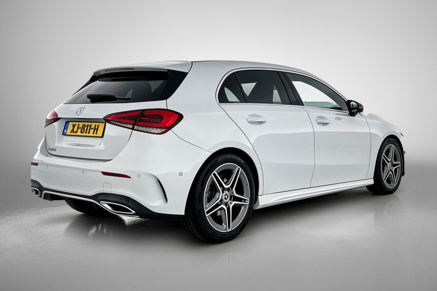 Mercedes-Benz A-Klasse 200 Business Solution AMG(NL-auto, Dealer onderhoud, Trekhaak, Navi, Camera, StoelV, Etc)