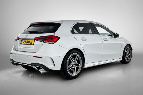 Mercedes-Benz A-Klasse 200 Business Solution AMG(NL-auto, Dealer onderhoud, Trekhaak, Navi, Camera, StoelV, Etc)