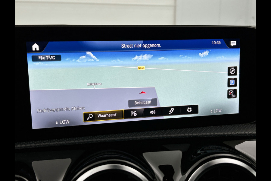 Mercedes-Benz A-Klasse 200 Business Solution AMG(NL-auto, Dealer onderhoud, Trekhaak, Navi, Camera, StoelV, Etc)