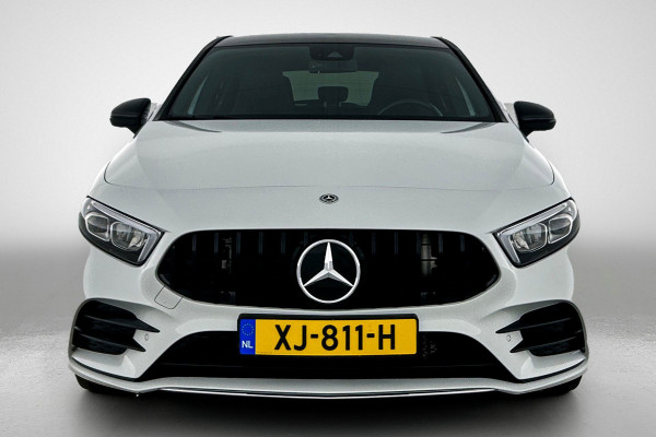 Mercedes-Benz A-Klasse 200 Business Solution AMG(NL-auto, Dealer onderhoud, Trekhaak, Navi, Camera, StoelV, Etc)