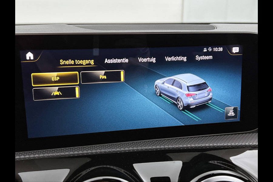 Mercedes-Benz A-Klasse 200 Business Solution AMG(NL-auto, Dealer onderhoud, Trekhaak, Navi, Camera, StoelV, Etc)