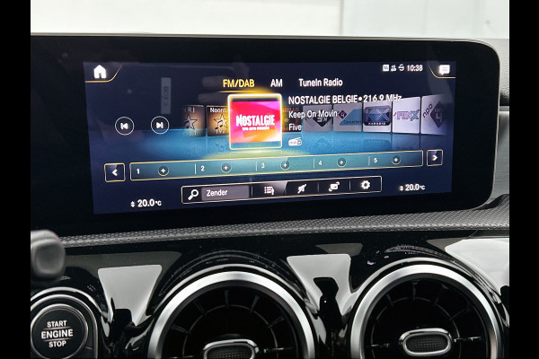 Mercedes-Benz A-Klasse 200 Business Solution AMG(NL-auto, Dealer onderhoud, Trekhaak, Navi, Camera, StoelV, Etc)