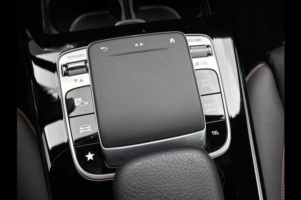 Mercedes-Benz A-Klasse 200 Business Solution AMG(NL-auto, Dealer onderhoud, Trekhaak, Navi, Camera, StoelV, Etc)