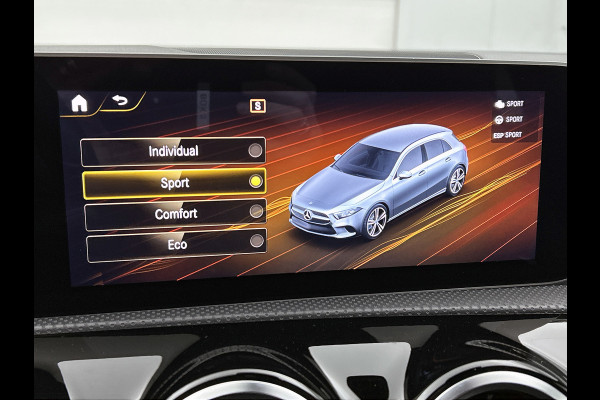 Mercedes-Benz A-Klasse 200 Business Solution AMG(NL-auto, Dealer onderhoud, Trekhaak, Navi, Camera, StoelV, Etc)