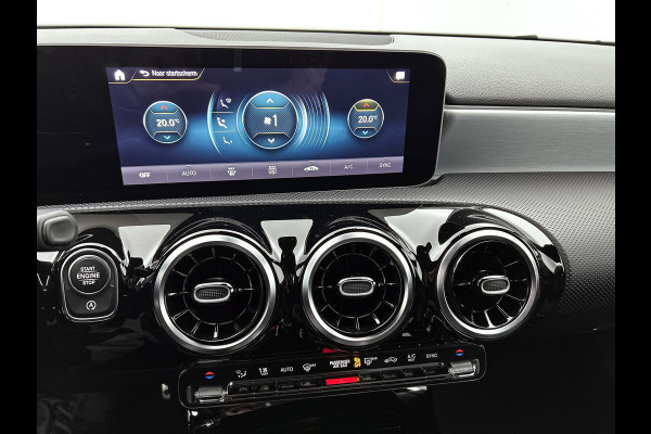 Mercedes-Benz A-Klasse 200 Business Solution AMG(NL-auto, Dealer onderhoud, Trekhaak, Navi, Camera, StoelV, Etc)