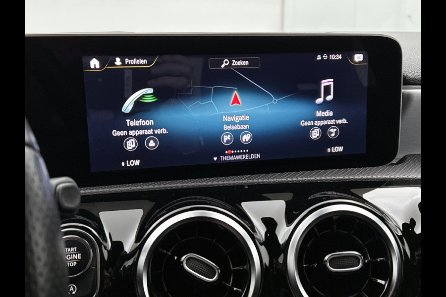 Mercedes-Benz A-Klasse 200 Business Solution AMG(NL-auto, Dealer onderhoud, Trekhaak, Navi, Camera, StoelV, Etc)