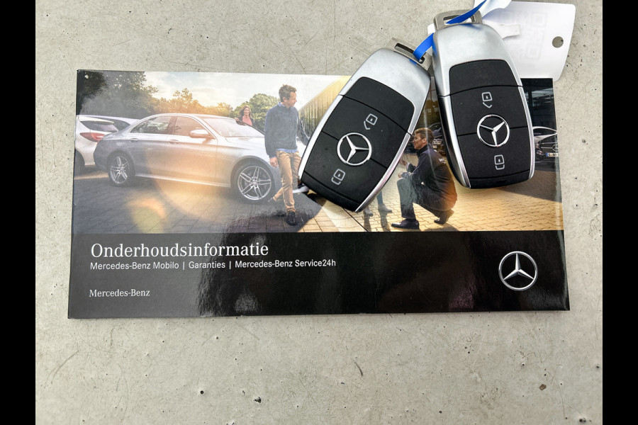 Mercedes-Benz A-Klasse 200 Business Solution AMG(NL-auto, Dealer onderhoud, Trekhaak, Navi, Camera, StoelV, Etc)