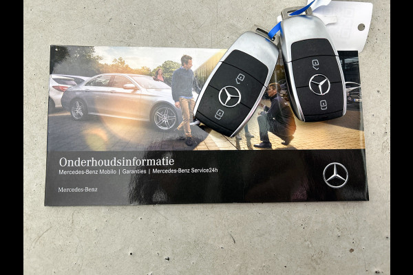 Mercedes-Benz A-Klasse 200 Business Solution AMG(NL-auto, Dealer onderhoud, Trekhaak, Navi, Camera, StoelV, Etc)