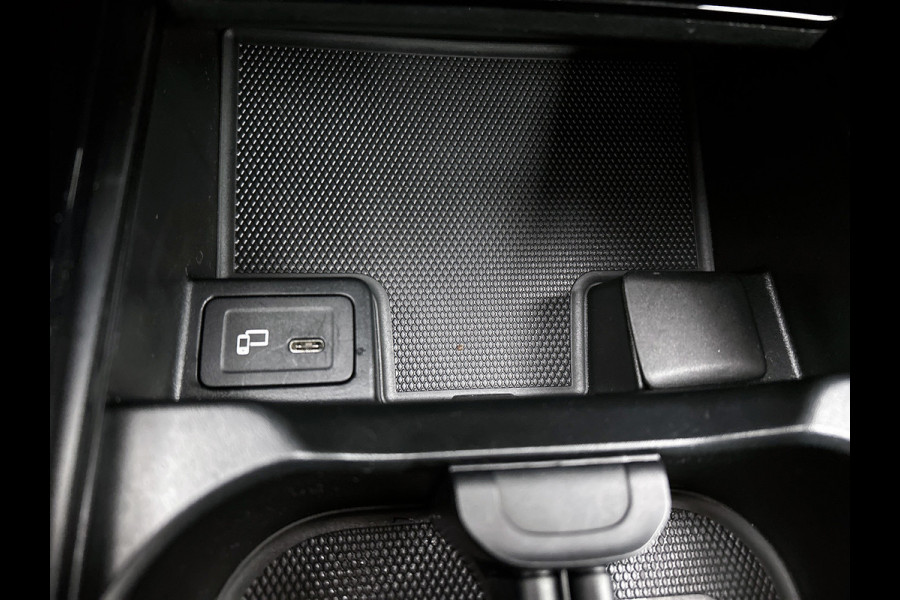 Mercedes-Benz A-Klasse 200 Business Solution AMG(NL-auto, Dealer onderhoud, Trekhaak, Navi, Camera, StoelV, Etc)
