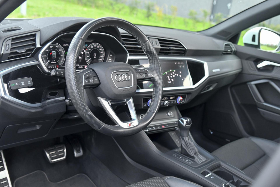 Audi Q3 Sportback 45 TFSI e 3x S-Line. Pano, ACC, 360, Stuurvw, Keyless, Sfeer, Sonos, Dodeh, Matrix, 21''!