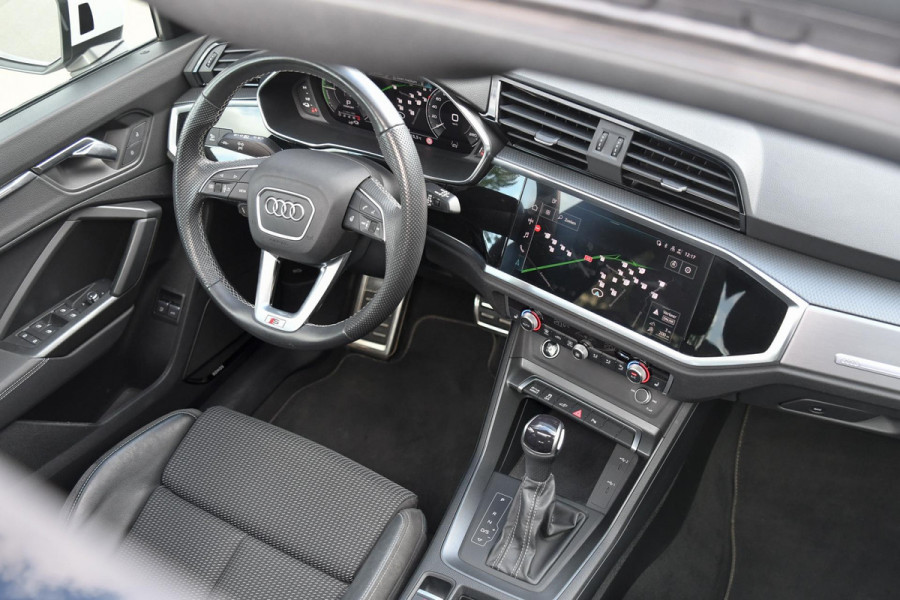 Audi Q3 Sportback 45 TFSI e 3x S-Line. Pano, ACC, 360, Stuurvw, Keyless, Sfeer, Sonos, Dodeh, Matrix, 21''!