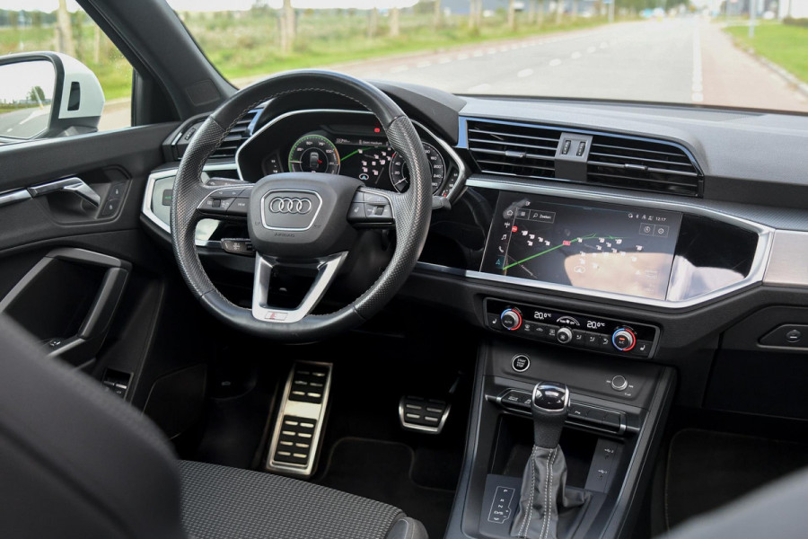 Audi Q3 Sportback 45 TFSI e 3x S-Line. Pano, ACC, 360, Stuurvw, Keyless, Sfeer, Sonos, Dodeh, Matrix, 21''!
