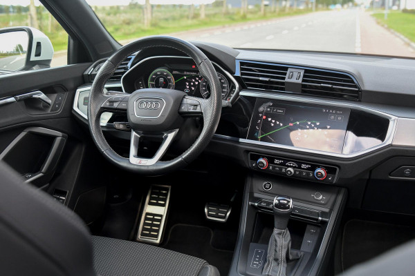 Audi Q3 Sportback 45 TFSI e 3x S-Line. Pano, ACC, 360, Stuurvw, Keyless, Sfeer, Sonos, Dodeh, Matrix, 21''!