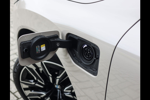 BMW X3 30e xDrive | Pano - HUD - Trekhaak