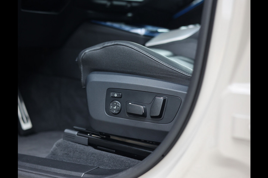 BMW X3 30e xDrive | Pano - HUD - Trekhaak