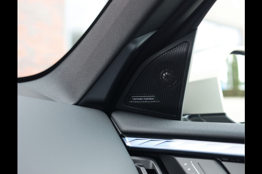 BMW X3 30e xDrive | Pano - HUD - Trekhaak