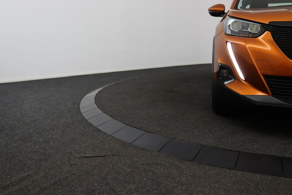 Peugeot 2008 1.2 PureTech Blue*NAVI*CAM*HAAK*ECC*CRUISE*CARPLAY