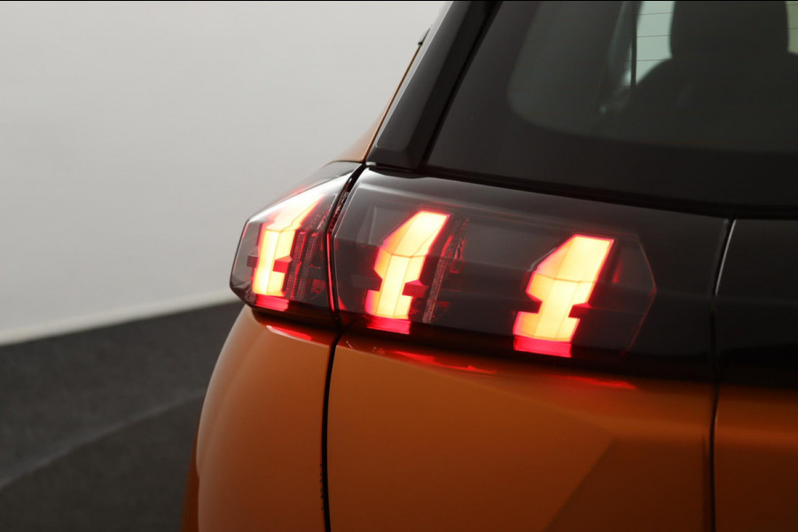 Peugeot 2008 1.2 PureTech Blue*NAVI*CAM*HAAK*ECC*CRUISE*CARPLAY