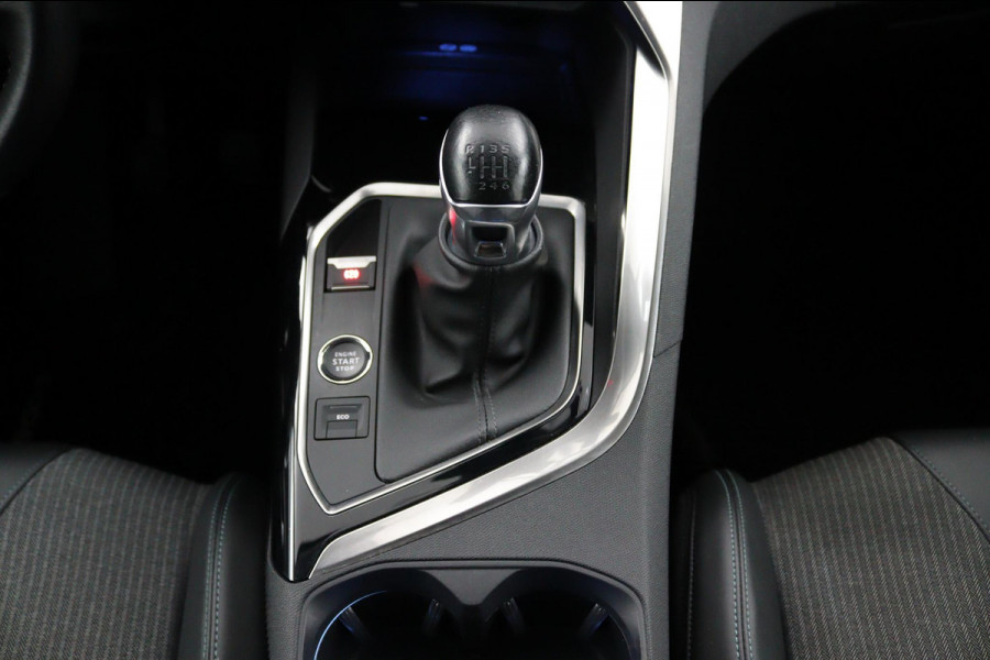 Peugeot 5008 1.2 PureTech*NAVI*CAM*HAAK*CRUISE*ECC*CARPLAY*7PER Peugeot 5008 1.2 PureTech*NAVI*CAM*HAAK*CRUISE*ECC*CARPLAY*7PER
