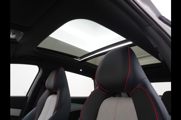 BYD ATTO 3 60kWh Design Pano-dak Leer+Elektr.Verst. Warmtepomp Adaptieve-Cr 360°Camera Apple Carplay Android Auto Elektr.A-klep Design Cont Verkeersbord detectie WiFi DAB Led Rijstrooksensor Fabrieksgarantie tot 31-7-2029/150.000km Garantie op de tractiebatterij tot 31-7-2031/200.000km  44.000 euro nieuw!