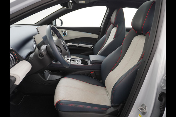 BYD ATTO 3 60kWh Design Pano-dak Leer+Elektr.Verst. Warmtepomp Adaptieve-Cr 360°Camera Apple Carplay Android Auto Elektr.A-klep Design Cont Verkeersbord detectie WiFi DAB Led Rijstrooksensor Fabrieksgarantie tot 31-7-2029/150.000km Garantie op de tractiebatterij tot 31-7-2031/200.000km  44.000 euro nieuw!