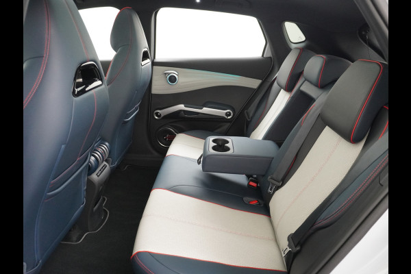 BYD ATTO 3 60kWh Design Pano-dak Leer+Elektr.Verst. Warmtepomp Adaptieve-Cr 360°Camera Apple Carplay Android Auto Elektr.A-klep Design Cont Verkeersbord detectie WiFi DAB Led Rijstrooksensor Fabrieksgarantie tot 31-7-2029/150.000km Garantie op de tractiebatterij tot 31-7-2031/200.000km  44.000 euro nieuw!