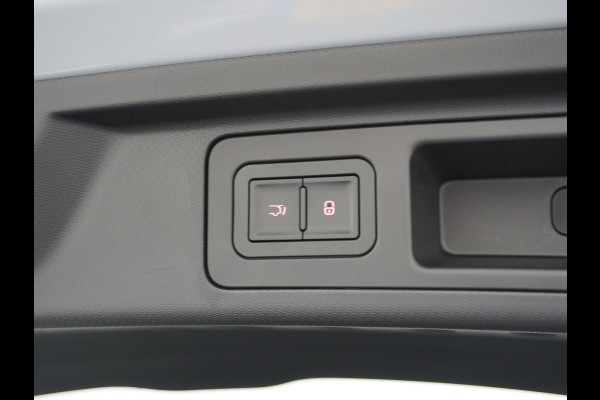 BYD ATTO 3 60kWh Design Pano-dak Leer+Elektr.Verst. Warmtepomp Adaptieve-Cr 360°Camera Apple Carplay Android Auto Elektr.A-klep Design Cont Verkeersbord detectie WiFi DAB Led Rijstrooksensor Fabrieksgarantie tot 31-7-2029/150.000km Garantie op de tractiebatterij tot 31-7-2031/200.000km  44.000 euro nieuw!