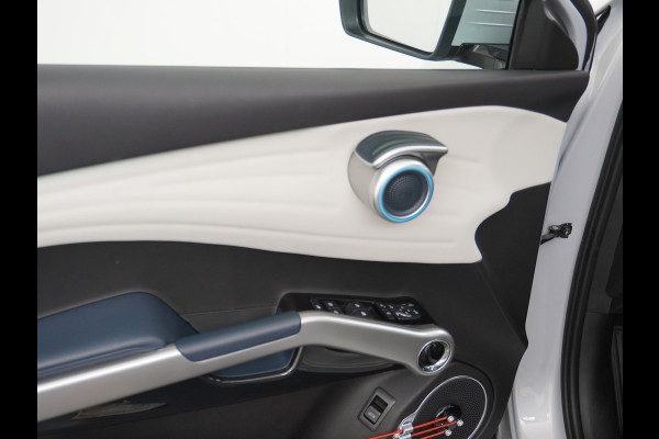 BYD ATTO 3 60kWh Design Pano-dak Leer+Elektr.Verst. Warmtepomp Adaptieve-Cr 360°Camera Apple Carplay Android Auto Elektr.A-klep Design Cont Verkeersbord detectie WiFi DAB Led Rijstrooksensor Fabrieksgarantie tot 31-7-2029/150.000km Garantie op de tractiebatterij tot 31-7-2031/200.000km  44.000 euro nieuw!