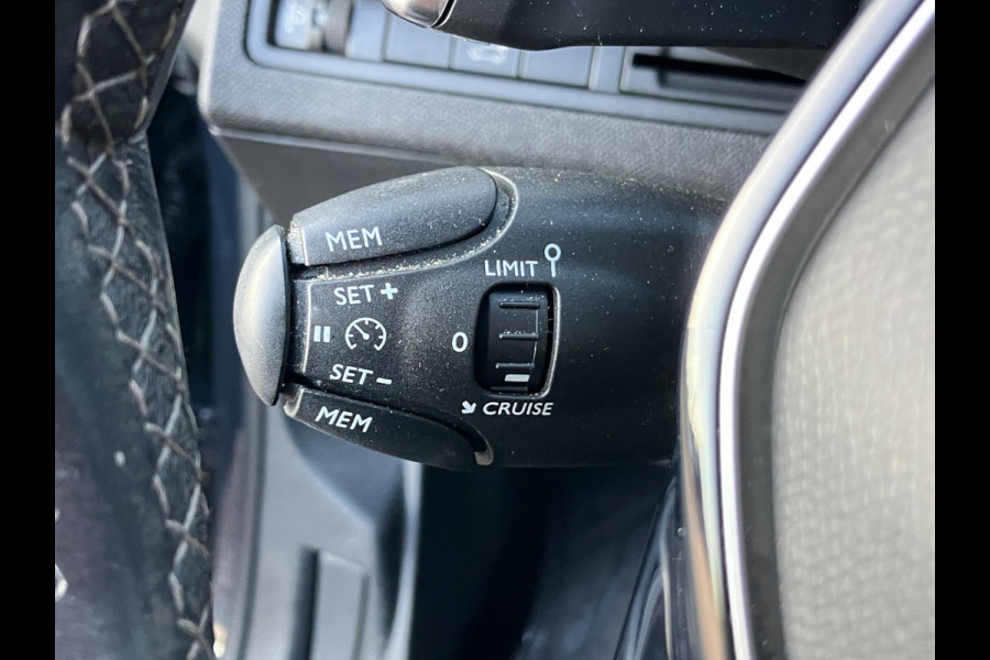 Peugeot 3008 1.2 PureTech Premium | Trekhaak | Elektr. stoelen | 12 mnd garantie | NAP