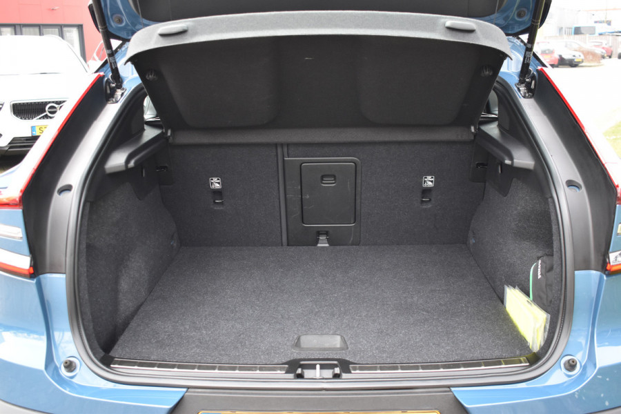 Volvo C40 Recharge 231PK Core 69 kWh Trekhaak | Camera | 19 "LMV | Stoelverwarming | Stuurverwarming