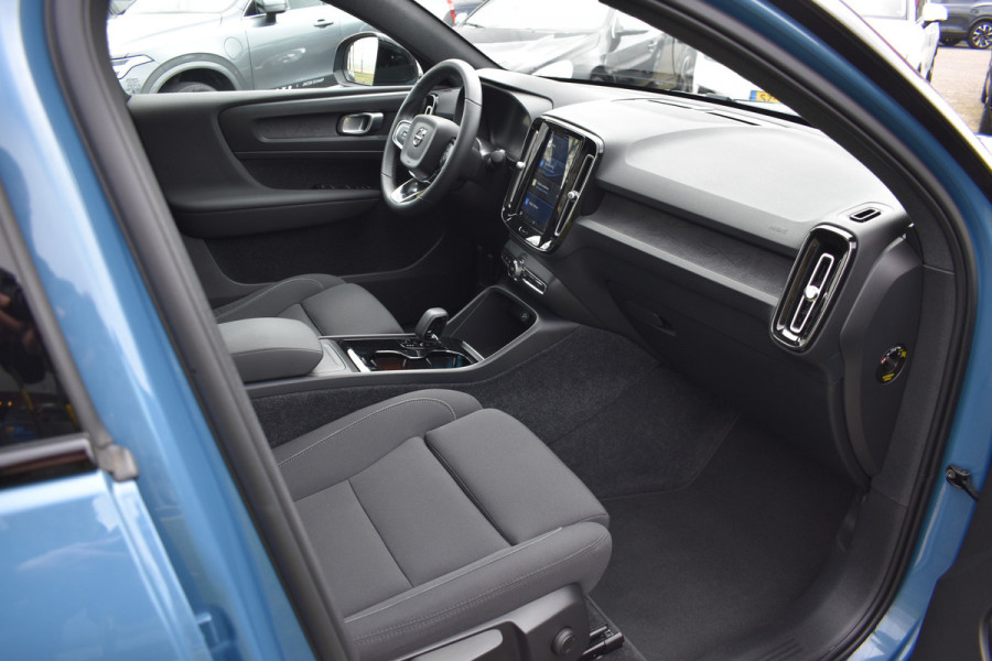 Volvo C40 Recharge 231PK Core 69 kWh Trekhaak | Camera | 19 "LMV | Stoelverwarming | Stuurverwarming