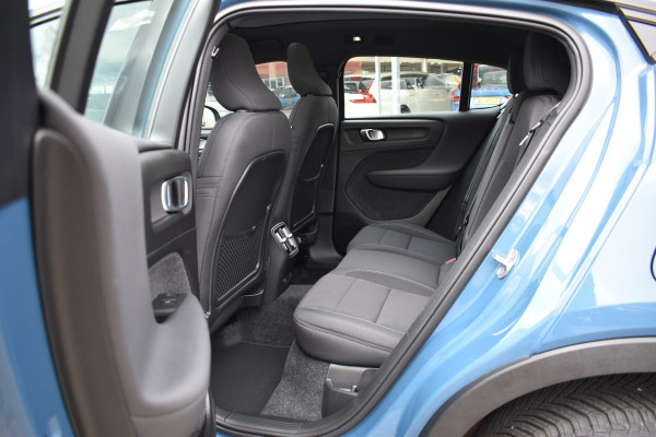 Volvo C40 Recharge 231PK Core 69 kWh Trekhaak | Camera | 19 "LMV | Stoelverwarming | Stuurverwarming