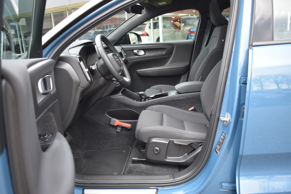 Volvo C40 Recharge 231PK Core 69 kWh Trekhaak | Camera | 19 "LMV | Stoelverwarming | Stuurverwarming