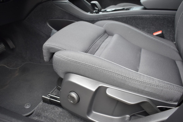 Volvo C40 Recharge 231PK Core 69 kWh Trekhaak | Camera | 19 "LMV | Stoelverwarming | Stuurverwarming