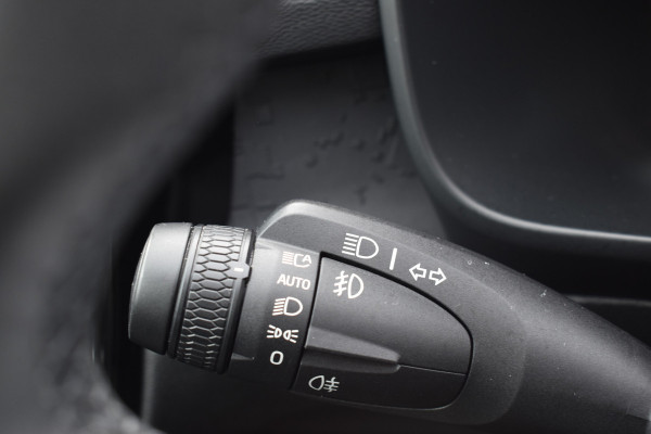 Volvo C40 Recharge 231PK Core 69 kWh Trekhaak | Camera | 19 "LMV | Stoelverwarming | Stuurverwarming
