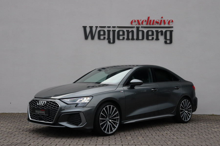 Audi A3 Limousine 35 TFSI S-line Trekhaak Leder