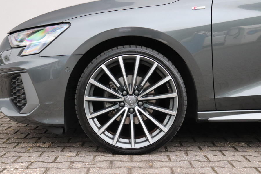Audi A3 Limousine 35 TFSI S-line Trekhaak Leder