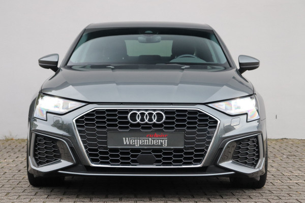 Audi A3 Limousine 35 TFSI S-line Trekhaak Leder