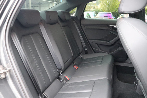 Audi A3 Limousine 35 TFSI S-line Trekhaak Leder