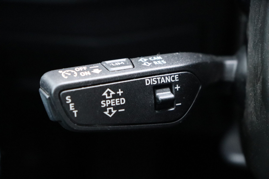 Audi A3 Limousine 35 TFSI S-line Trekhaak Leder