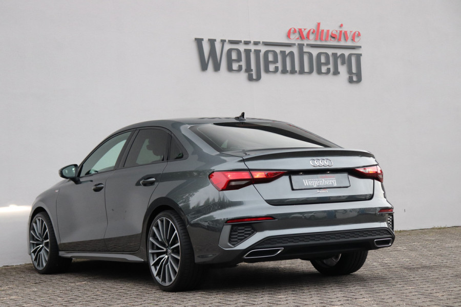 Audi A3 Limousine 35 TFSI S-line Trekhaak Leder