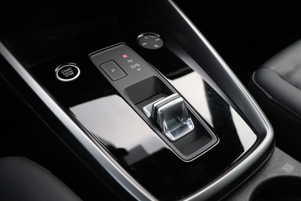 Audi A3 Limousine 35 TFSI S-line Trekhaak Leder