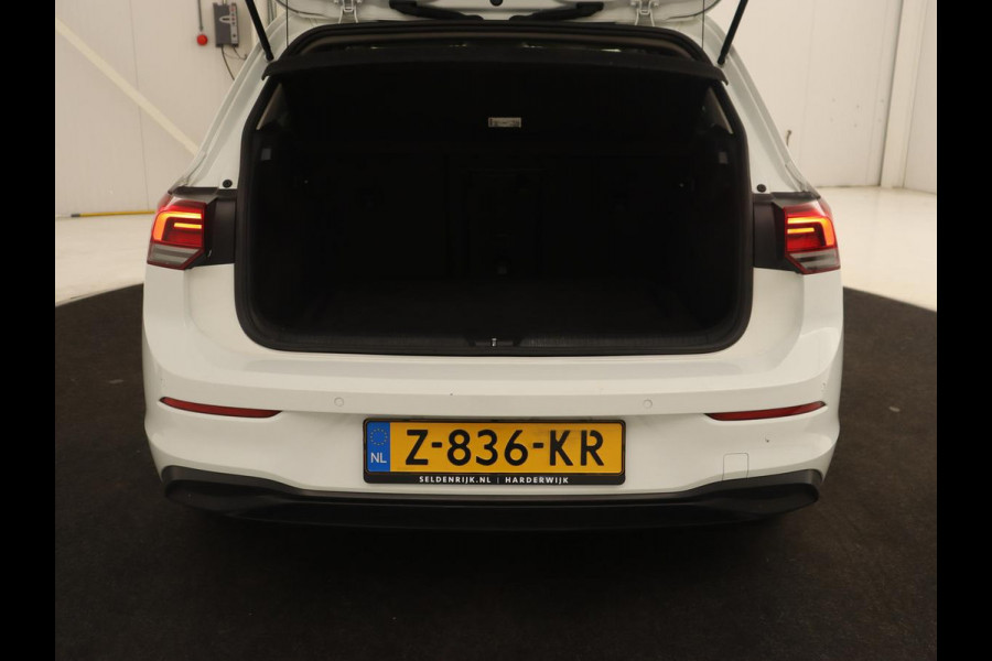 Volkswagen Golf 1.5 eTSI Style | Carplay | Navigatie | Camera | Adaptive cruise | Digital Cockpit | Full LED | Climate control | Parkeerhulp