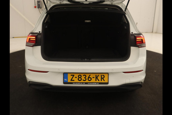 Volkswagen Golf 1.5 eTSI Style | Carplay | Navigatie | Camera | Adaptive cruise | Digital Cockpit | Full LED | Climate control | Parkeerhulp