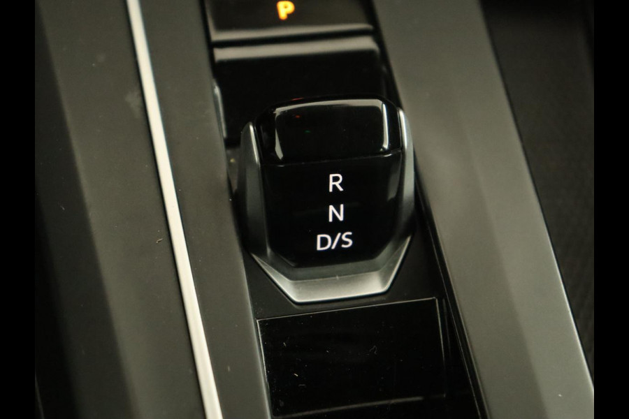 Volkswagen Golf 1.5 eTSI Style | Carplay | Navigatie | Camera | Adaptive cruise | Digital Cockpit | Full LED | Climate control | Parkeerhulp