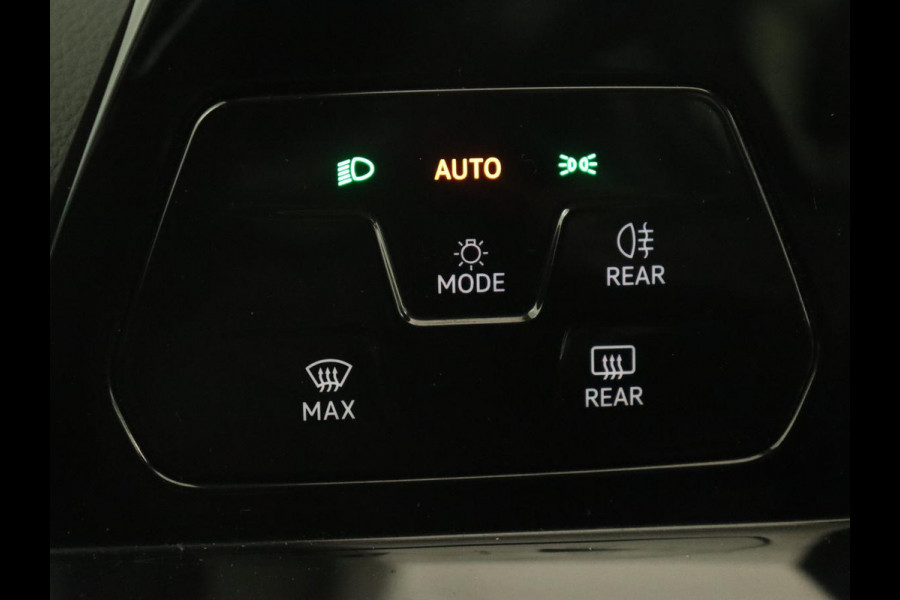 Volkswagen Golf 1.5 eTSI Style | Carplay | Navigatie | Camera | Adaptive cruise | Digital Cockpit | Full LED | Climate control | Parkeerhulp